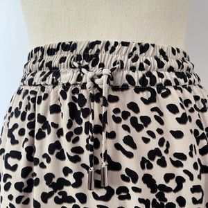 Leopard 🐆 midi skirt